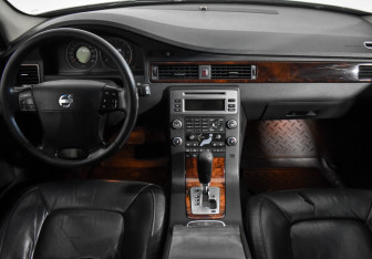 Подержанный автомобиль Volvo XC70 2008 года (13 фото)
