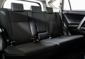 Подержанный автомобиль Toyota RAV4 2018 года (20 фото)