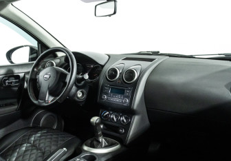 Подержанный автомобиль Nissan Qashqai+2 2012 года (9 фото)