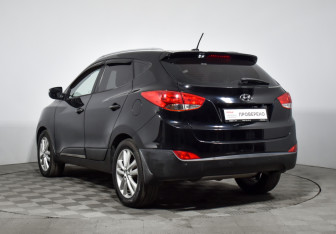 Подержанный автомобиль Hyundai ix35 2011 года (7 фото)