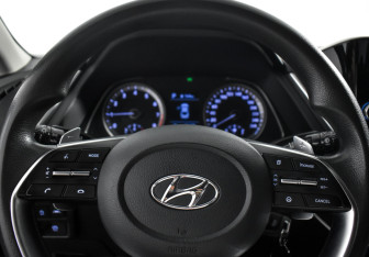 Подержанный автомобиль Hyundai Sonata 2020 года (17 фото)