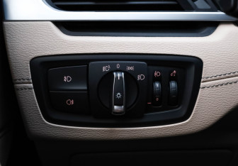 Подержанный автомобиль BMW X1 2021 года (25 фото)