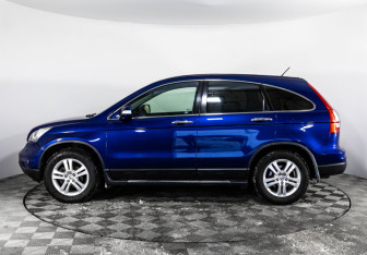 Подержанный автомобиль Honda CR-V 2011 года (8 фото)