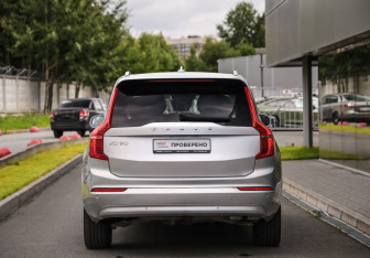 Подержанный автомобиль Volvo XC90 2021 года (7 фото)