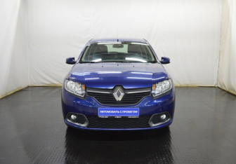 Подержанный автомобиль Renault Sandero 2016 года (2 фото)