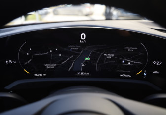 Подержанный автомобиль Porsche Taycan 2021 года (16 фото)