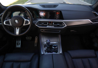 Подержанный автомобиль BMW X5 2020 года (10 фото)