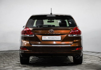 Подержанный автомобиль Toyota Venza 2014 года (6 фото)