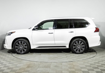 Подержанный автомобиль Lexus LX 2020 года (8 фото)