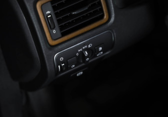 Подержанный автомобиль Volvo XC70 2015 года (22 фото)