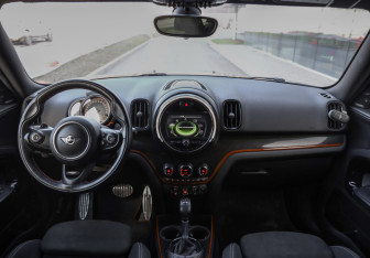 Подержанный автомобиль MINI Countryman 2017 года (11 фото)