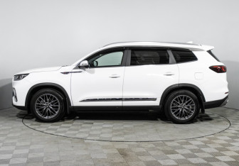 Подержанный автомобиль Chery Tiggo 8 Pro 2021 года (8 фото)