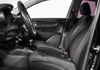 Подержанный автомобиль Kia Rio Sedan 2019 года (12 фото)