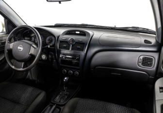 Подержанный автомобиль Nissan Almera Classic 2010 года (9 фото)