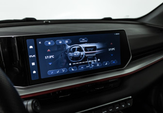 Подержанный автомобиль Geely Coolray 2024 года (17 фото)