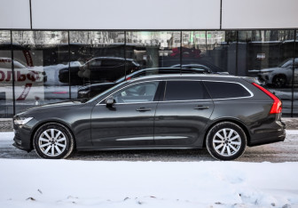 Подержанный автомобиль Volvo V90 2018 года (8 фото)