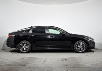 Подержанный автомобиль Kia K5 2021 года (4 фото)