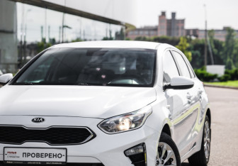 Подержанный автомобиль Kia Ceed Hatchback 2018 года (2 фото)