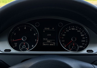 Подержанный автомобиль Volkswagen Passat CC 2011 года (14 фото)