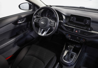 Подержанный автомобиль Kia Cerato Sedan 2019 года (8 фото)