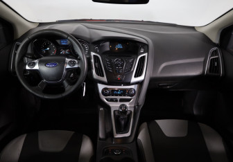 Подержанный автомобиль Ford Focus Hatchback 2013 года (9 фото)
