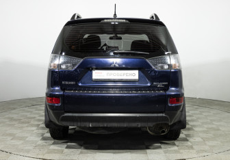 Подержанный автомобиль Mitsubishi Outlander 2011 года (6 фото)
