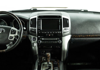 Подержанный автомобиль Toyota Land Cruiser Suv 2014 года (14 фото)