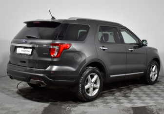 Подержанный автомобиль Ford Explorer 2018 года (5 фото)