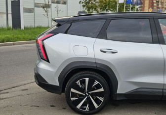 Подержанный автомобиль Geely Atlas 2024 года (8 фото)