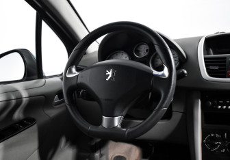 Подержанный автомобиль Peugeot 207 Hatchback 2008 года (15 фото)