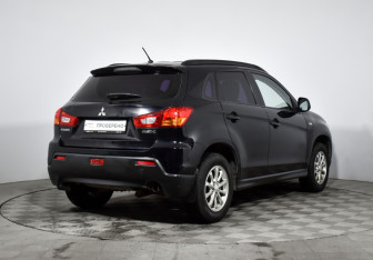 Подержанный автомобиль Mitsubishi ASX 2011 года (5 фото)