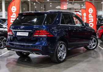 Подержанный автомобиль Mercedes-Benz GLE 2016 года (8 фото)