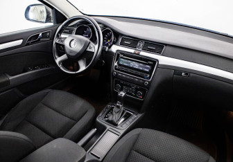 Подержанный автомобиль Skoda Superb Liftback 2014 года (13 фото)