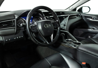 Подержанный автомобиль Toyota Camry Sedan 2020 года (11 фото)