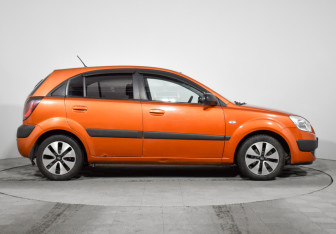 Подержанный автомобиль Kia Rio Hatchback 2006 года (4 фото)