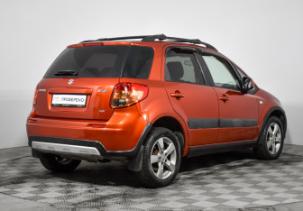 Подержанный автомобиль Suzuki SX4 Hatchback 2013 года (5 фото)