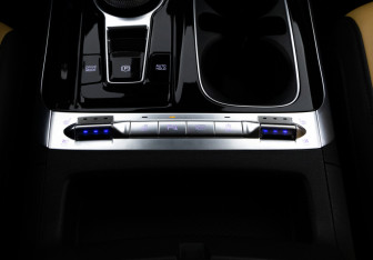 Подержанный автомобиль Kia Carnival 2022 года (18 фото)