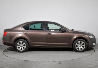 Подержанный автомобиль Skoda Octavia Liftback 2016 года (4 фото)