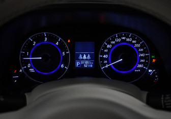 Подержанный автомобиль Infiniti QX70 2014 года (19 фото)