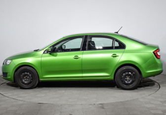 Подержанный автомобиль Skoda Rapid Liftback 2018 года (8 фото)