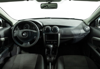 Подержанный автомобиль Nissan Almera Sedan 2018 года (13 фото)
