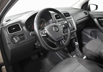 Подержанный автомобиль Volkswagen Polo Sedan 2016 года (9 фото)