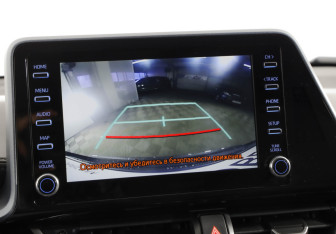 Подержанный автомобиль Toyota C-HR 2021 года (14 фото)