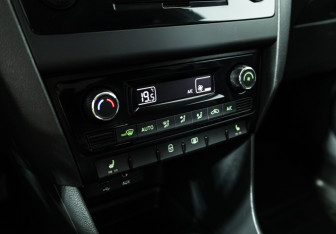 Подержанный автомобиль Skoda Rapid Liftback 2016 года (15 фото)