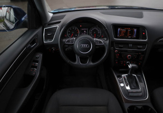 Подержанный автомобиль Audi Q5 2014 года (10 фото)