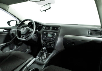 Подержанный автомобиль Volkswagen Jetta Sedan 2015 года (9 фото)