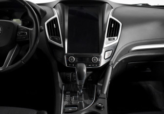 Подержанный автомобиль DongFeng AX7 2017 года (13 фото)