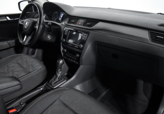 Подержанный автомобиль Skoda Rapid Liftback 2019 года (18 фото)