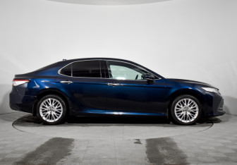 Подержанный автомобиль Toyota Camry Sedan 2020 года (4 фото)