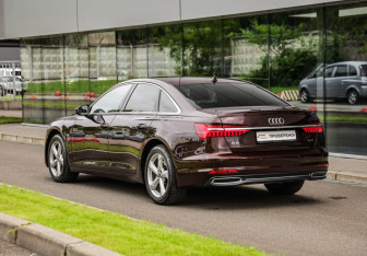 Подержанный автомобиль Audi A6 Sedan 2021 года (8 фото)